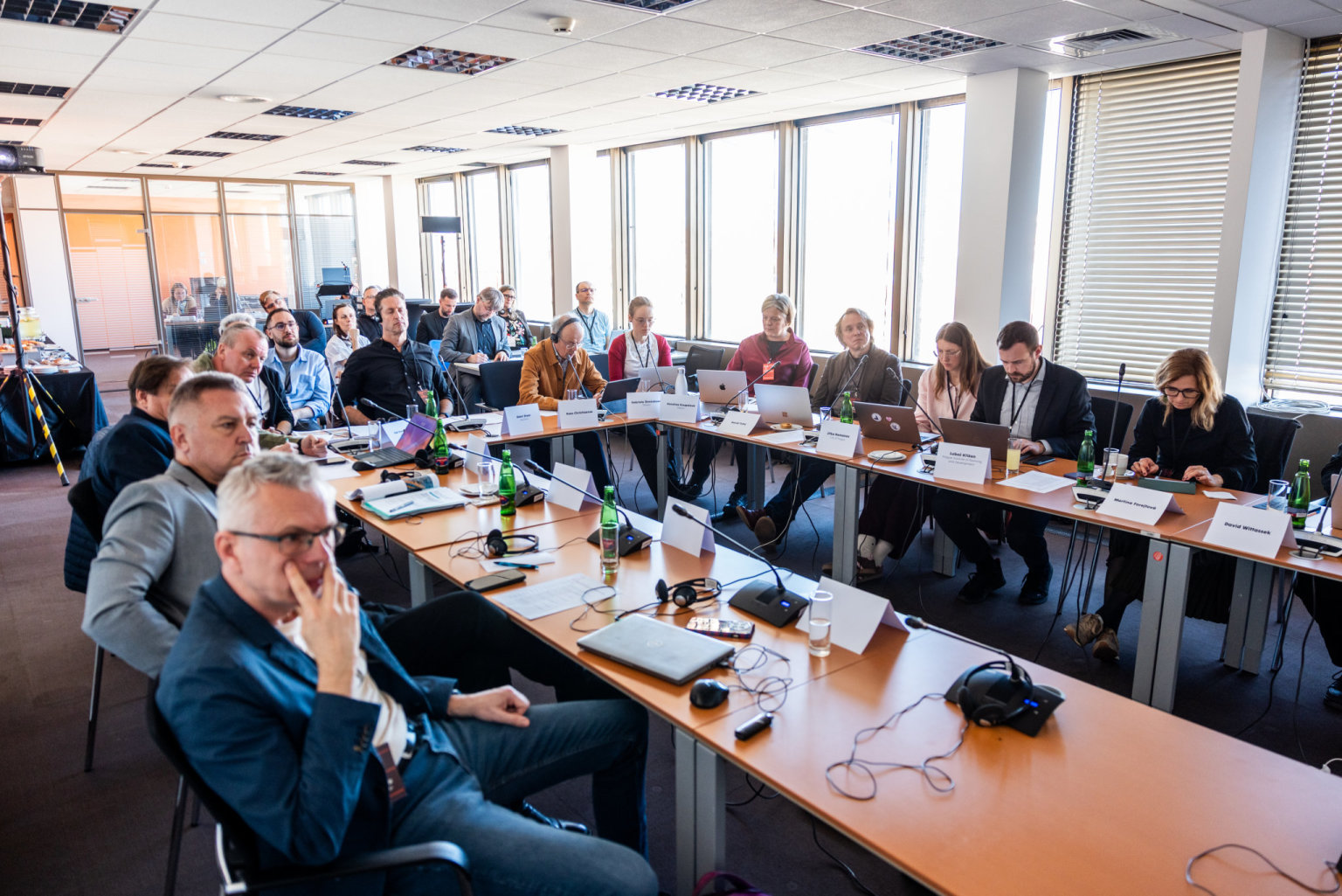 Kodaňská 1441: Jednání poroty na 2. soutěžním workshopu (Foto: Daramis) Kodaňská 1441: Jednání poroty na 2. soutěžním workshopu
