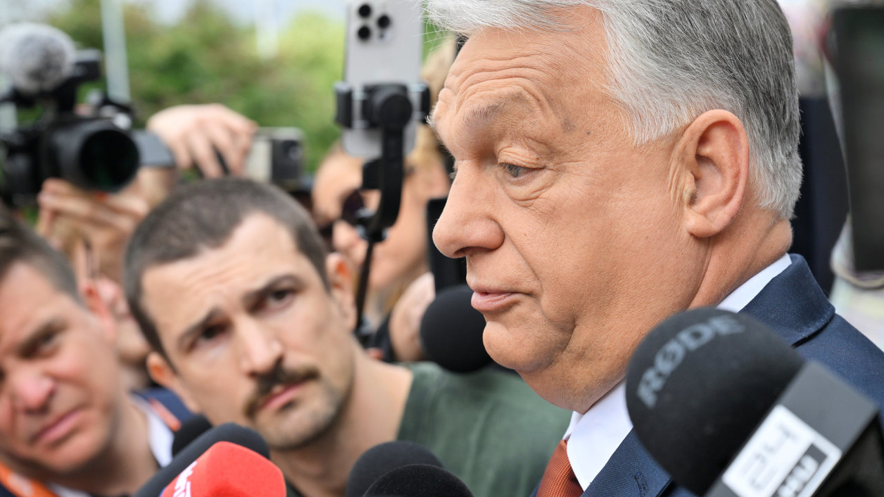Orb�n se stal znovu p�edsedou Fideszu i p�es prohran� volby. Zda bude p��mo...