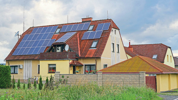 Soláry už nevydělávají jen výrobou. O zisku rozhoduje chytré řízení