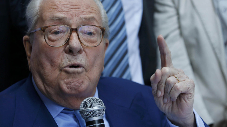 Sedmaosmdestilet Jean-Marie Le Pen se nevzdv. Po vyhazovu z Nrodn fronty te pichz s novm hnutm.