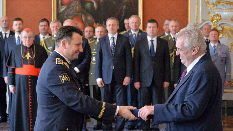 Prezident Milo Zeman jmenoval generlem i souasnho policejnho prezidenta Tome Tuhho.