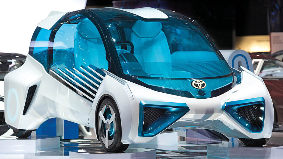 Koncept vozu Toyota Fuel Cell Plus zaloen na energii vodku, pedstaven na paskm autosalonu v loskm roce.