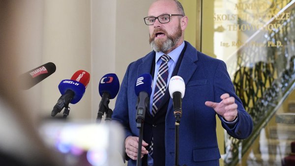 Ministr školství Robert Plaga označil akci za debakl odborů. (Foto: ČTK) Ministr školství Robert Plaga označil akci za debakl odborů.
