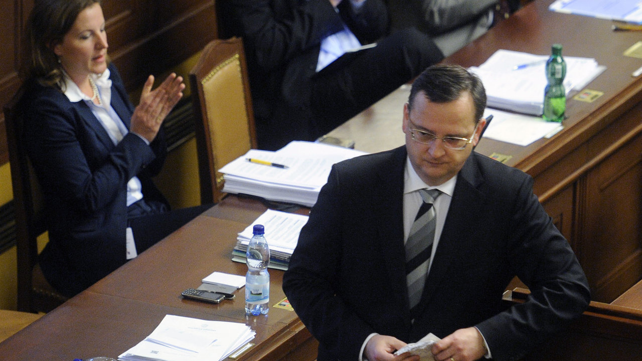 Premi�r Petr Ne�as ve sn�movn�