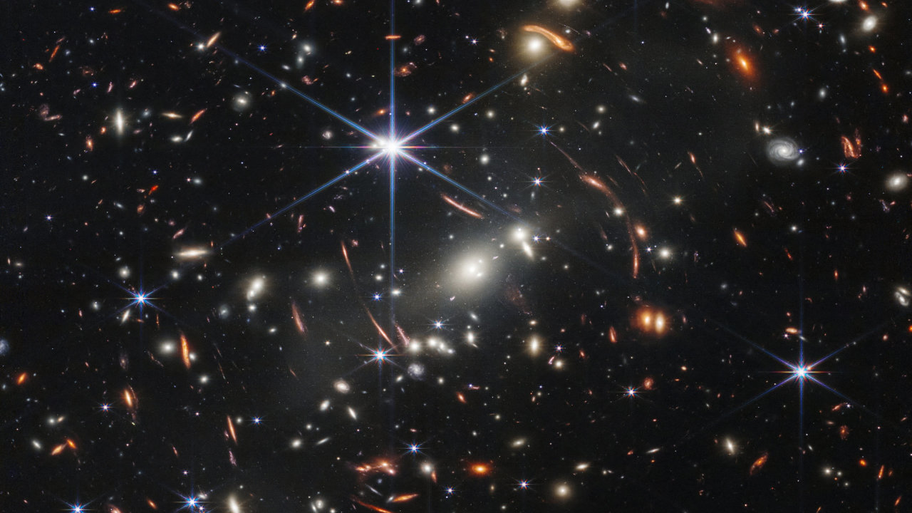 Snímek z teleskopu Jamese Webba – nejhlubší pohled do vesmíru.
