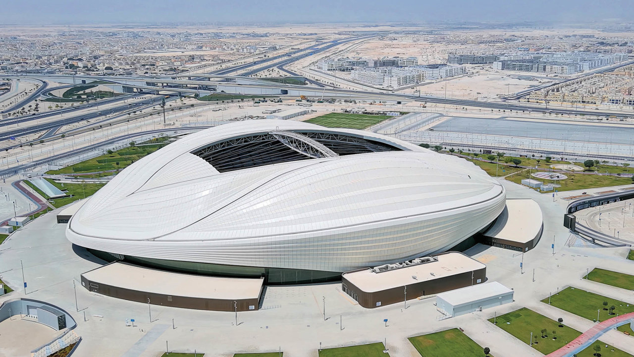 Jeden z menších stadionù pro fotbalové MS v Kataru Al Janoub byl neoficiálnì pøekøtìn na „Vagina Stadium“.