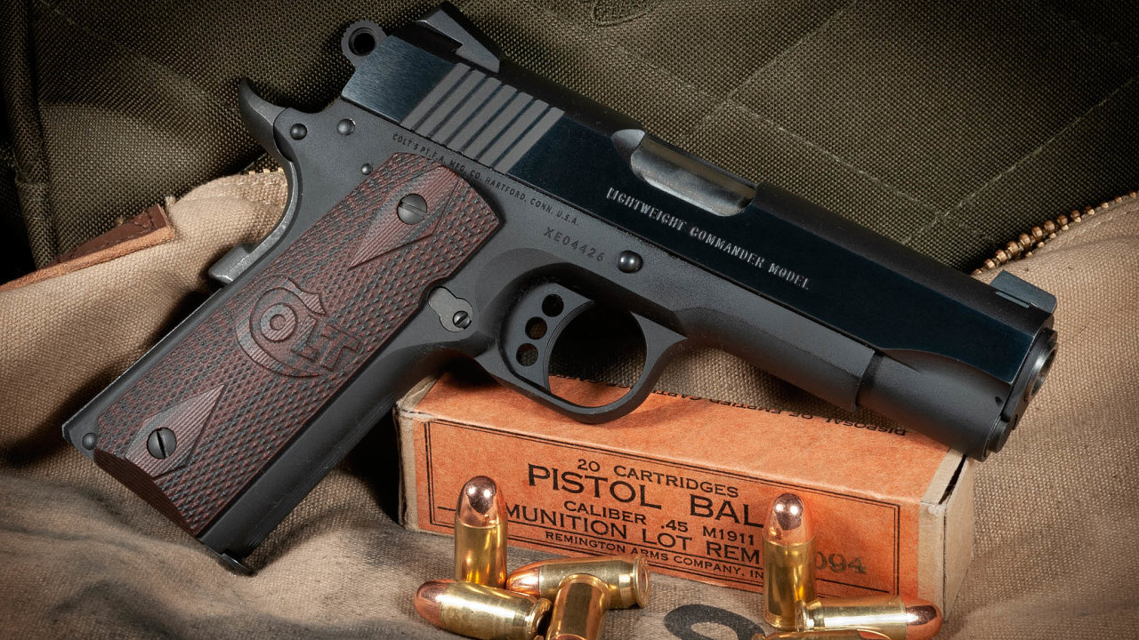 Colt 1911 je ve výzbroji amerických ozbrojených složek pøes 100 let. A vyrábí se dodnes (jedna z jeho verzí je na snímku.