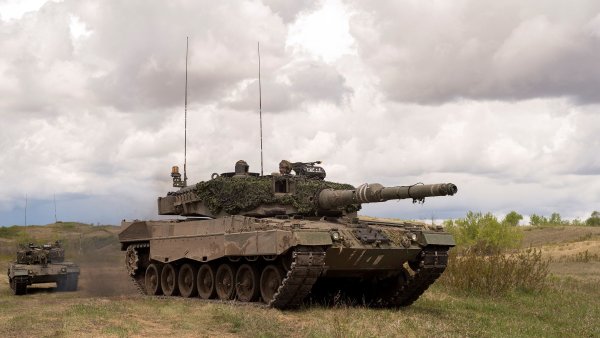 Milion rublů za zničený Leopard. Moskva oznámila, že vyplatila odměnu za likvidaci západního tanku