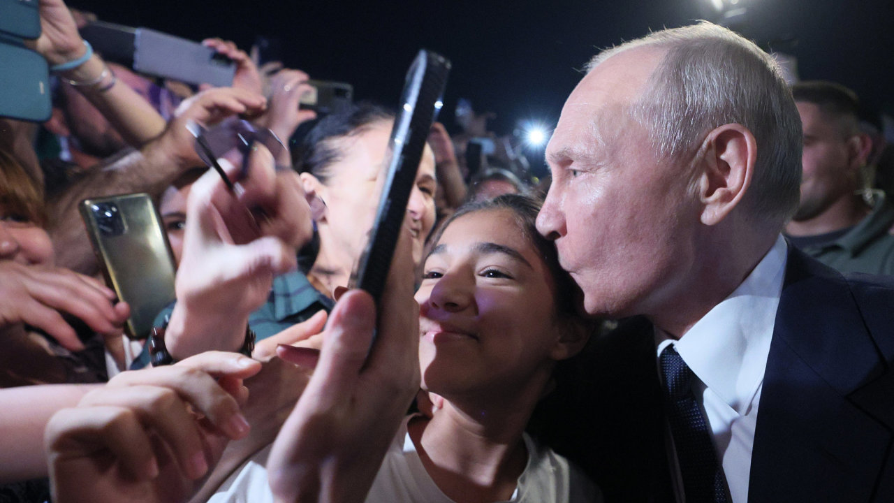 Putin se odhodlal piblit k lidem