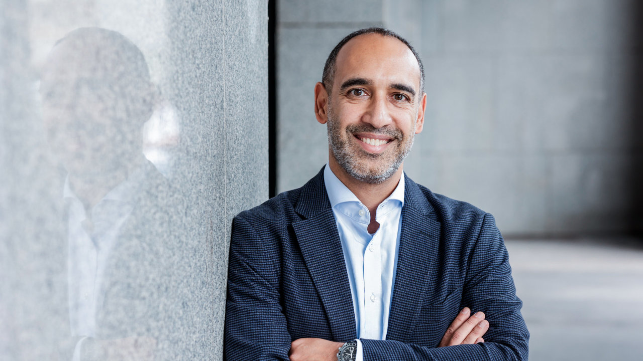 f esk MSD. Rakuan srnskmi koeny Mehrdad Doustdar pracuje vMSD ji 17 let, zanal vn jako student. Postupn se vypracoval avlistopadu 2023 stanul vele esk poboky.