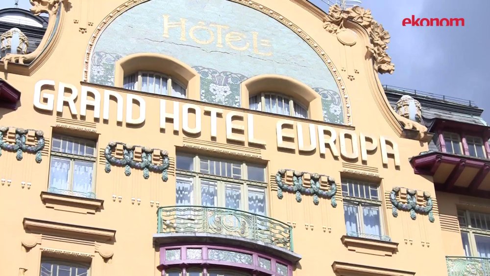 Hotel Evropa Hotel Evropa byl postaven v novorenesančním slohu, později byl přebudován do stylu geometrické secese.