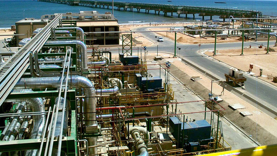 Ropn rafinerie italsk firmy Eni na libyjskm pobe