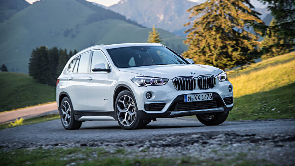 Nové BMW X1 vypadá podstatně lépe než jeho předchůdce. Vzhledem se hodně přibližuje větším sourozencům X3 a X5.