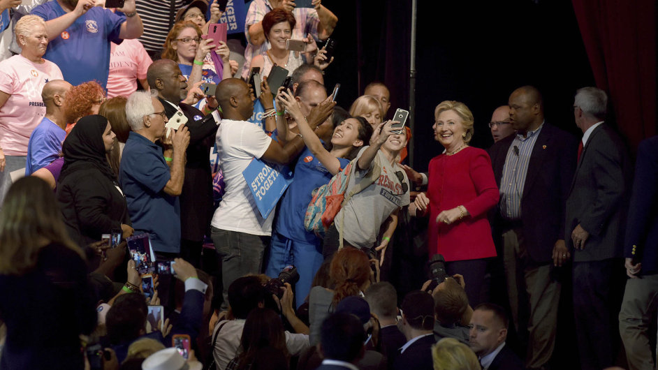 Mlad pekvapili:Hillary Clintonov se studenty na Florid, kter bude jednm ze stt, je rozhodnou volby. Itady dostv vy podporu mladch, ne se ekalo.