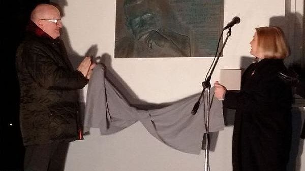 Ministr Kultury Daniel Herman odhaluje pam�tn&iacute; desku V&aacute;clava Havla v Kyjev�. autor: foto Ministerstvo kultury