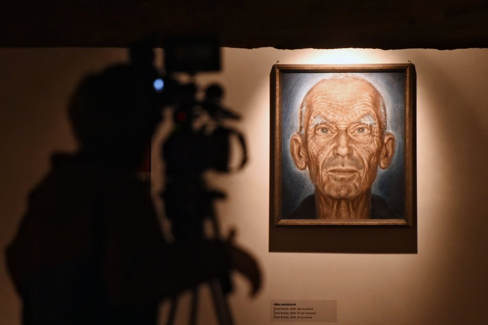 V galerii je k vidění i olejomalba Výhled na činžáky, kterou Brázda namaloval v 11 letech.