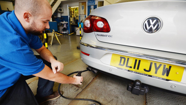Německé automobilky začaly svolávat své automobily k úpravě softwaru.