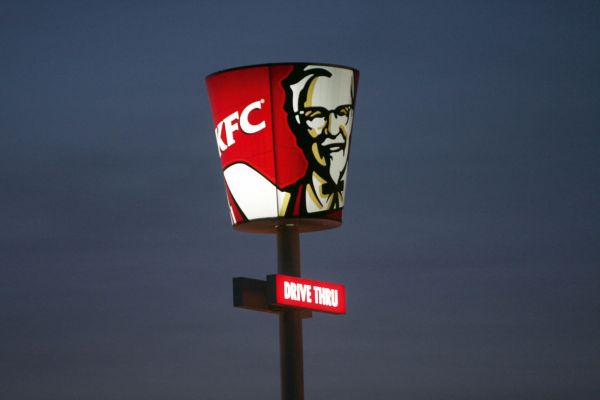 �et�zec s rychl&yacute;m ob�erstven&iacute;m KFC za�al doru�ovat j&iacute;dlo ze sv&yacute;ch restaurac&iacute; po Praze a Plzni i v Brn�.