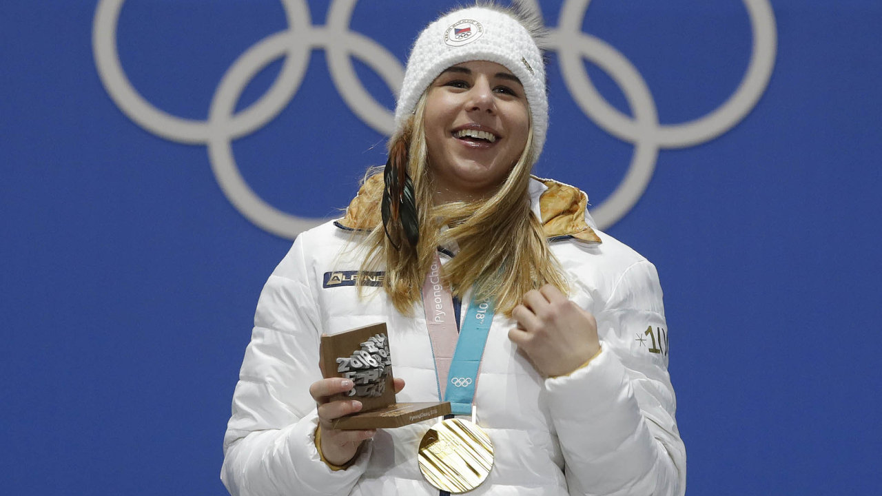 Zlat z Pchjongchangu. Ester Ledeck slav sv prvn vtzstv na olympid  neekan v lyaskm superobm slalomu.