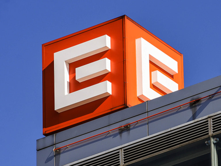 ČEZ na telekomunikačním trhu již působí. Vlastní tisíce kilometrů optických datových kabelů a je jedním z největších hráčů na trhu. Od podzimu 2013 také provozuje drobného operátora ČEZ Mobil. (Foto: ČTK) ČEZ na telekomunikačním trhu již působí. Vlastní tisíce kilometrů optických datových kabelů a je jedním z největších hráčů na trhu. Od podzimu 2013 také provozuje drobného operátora ČEZ Mobil.