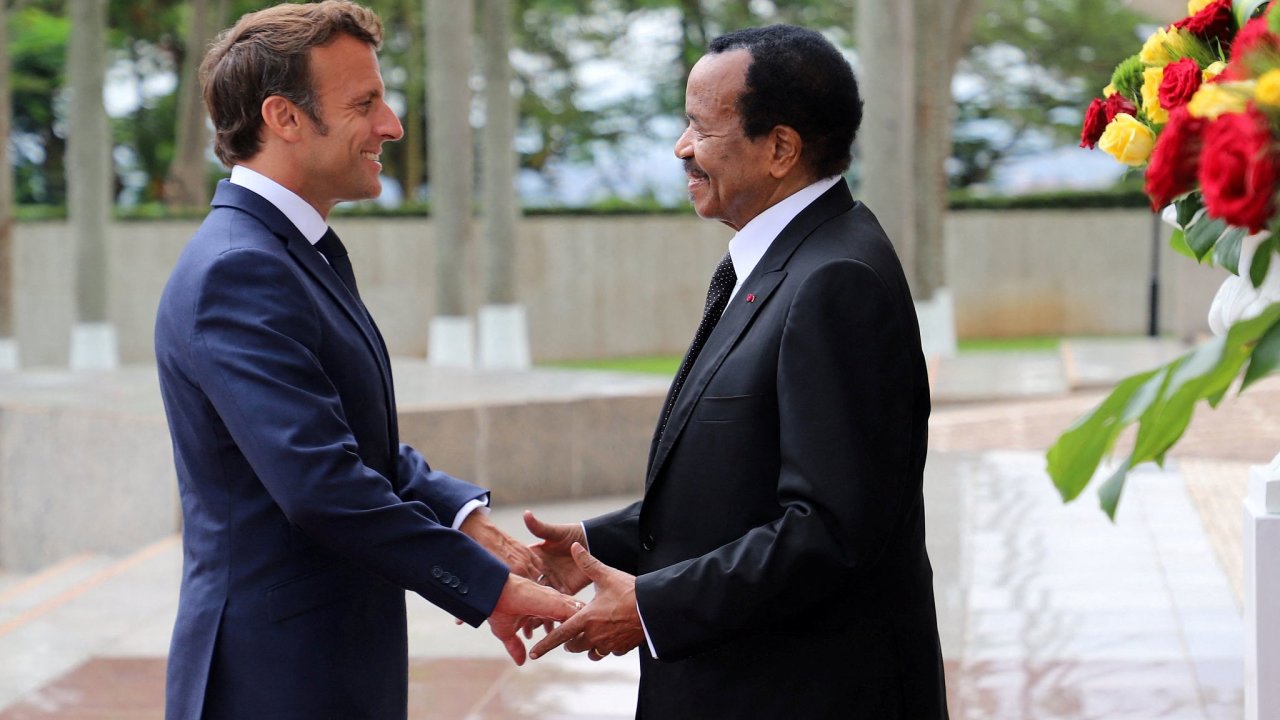 Macron na návštìvì Kamerunu