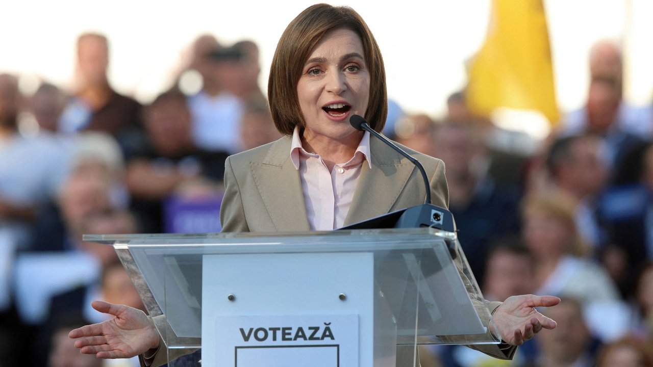 Moldavsk prezidentka Maia Sanduov na volebnm shromdn v Kiinv.