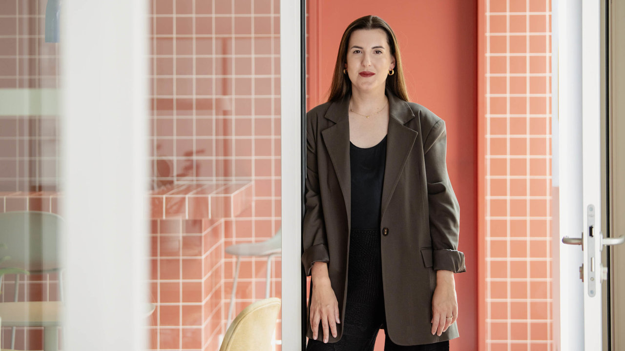 Denisa Ladka Morgensteinov pracovala jako mluv v Rohlku nebo Zonky, nyn zaloila coworkingov centrum pro mmy, kter nechtj dlat kompromisy.