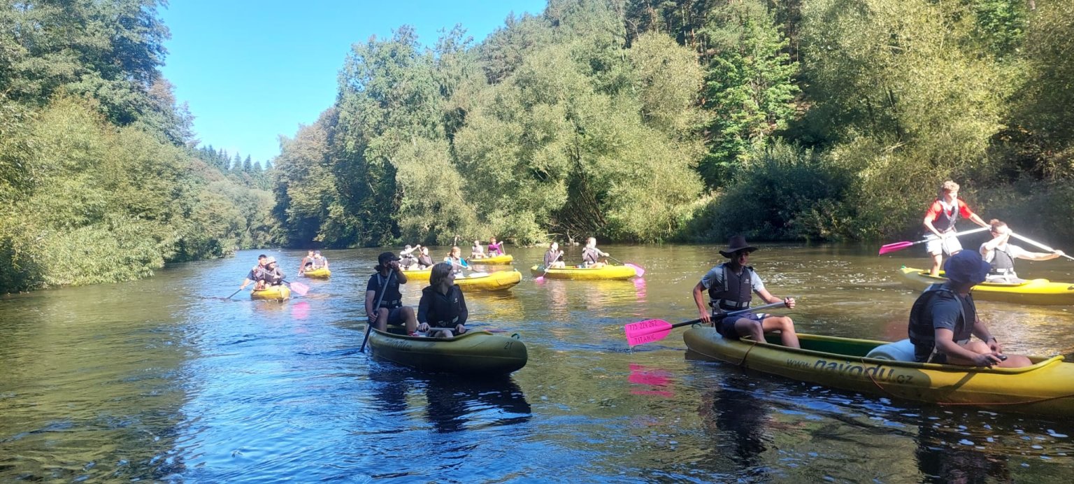 Na GJS nejde jen o získání vědomostí, ale o celkové formování osobnosti. Proto jsou aktivity školy opravdu rozmanité a často se pro velký úspěch opakují. (Foto: Gymnázium Jaroslava Seiferta) Na GJS nejde jen o získání vědomostí, ale o celkové formování osobnosti. Proto jsou aktivity školy opravdu rozmanité a často se pro velký úspěch opakují.