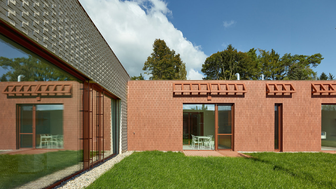 Domov senior� v Nov�m Byd�ov�