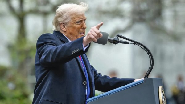 Trump pohrozil 100procentn�mi cly