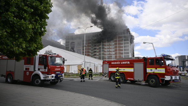 V devátém patře výškové budovy číslo 34, kde má pronajatý sklad zlínská...