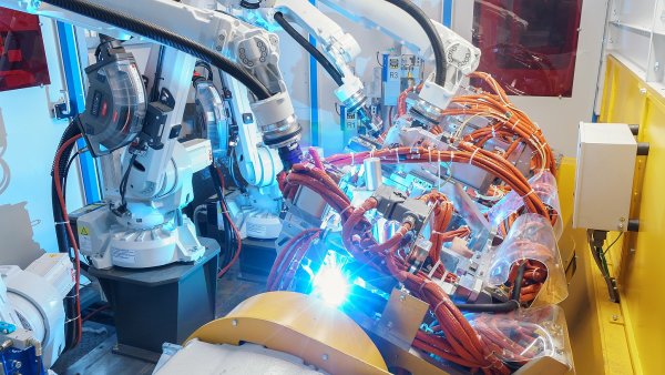 Robotizované svařovací pracoviště pro automotive