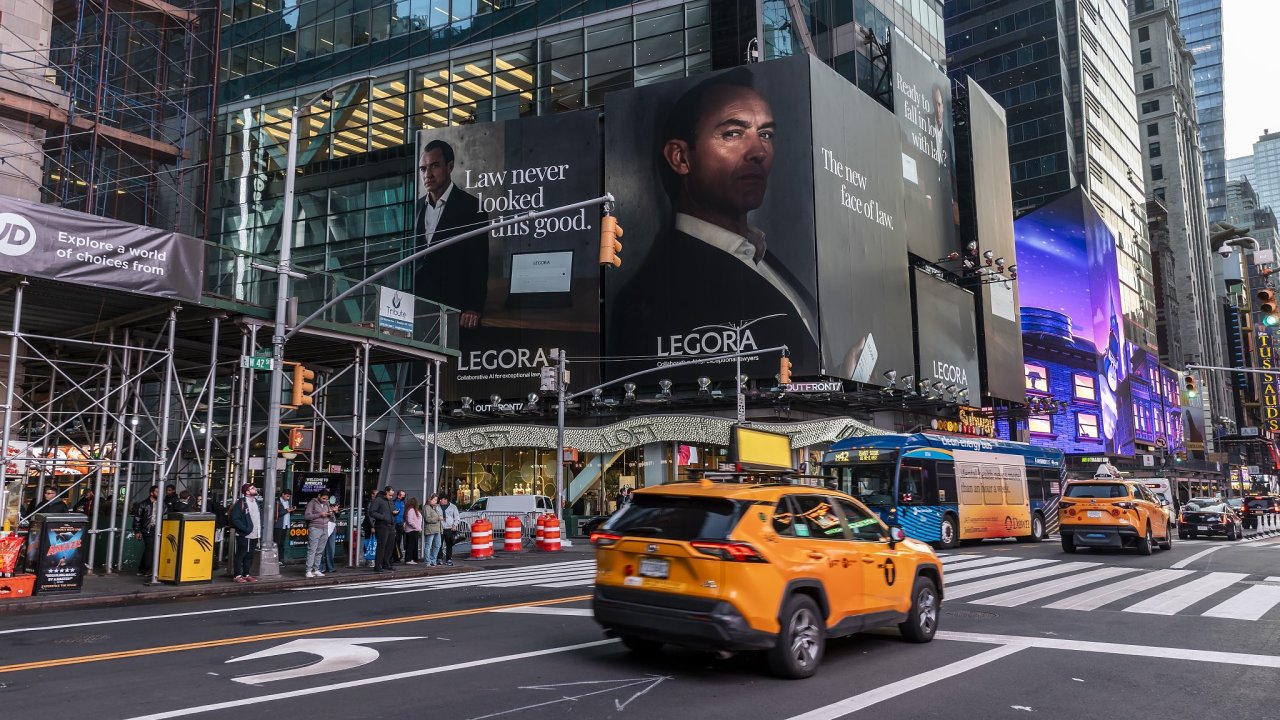 Reklama švédské společnosti Legora na náměstí Times Square v New Yorku.