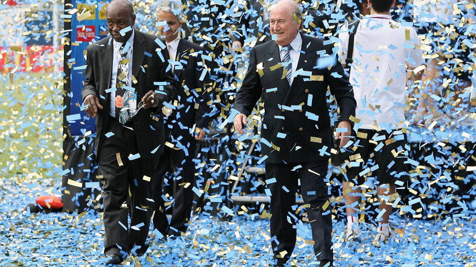 Sepp Blatter, f FIFA (vpravo), spolu s Jackem Warnerem na snmku z roku 2007, kdy jet tvoili sehranou dvojici.