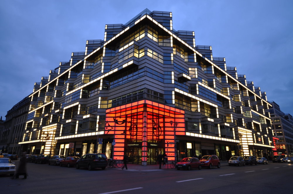 Quartier 206 v Berlíně Nejznámnější berlínské nákupní středisko o rozloze 2 500 čtverečných metrů otevřelo své dveře veřejnosti v roce 1997.