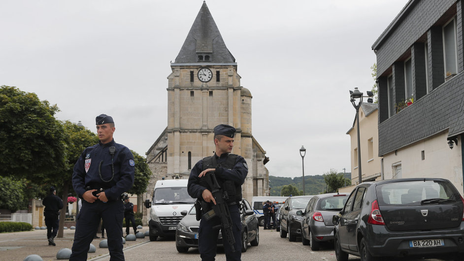 policie brn vstupu do kostela, Francie, Saint tienne du Rouvray, terorismus, tonk, knz