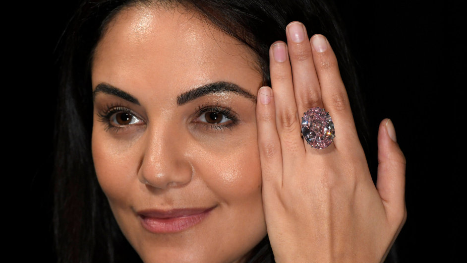 Diamant Pink Star prodn v aukci za rekordnch 71,2 milionu dolar