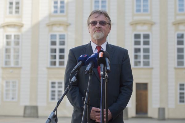 Stanislav &Scaron;tech nahrad&iacute; Kate�inu Valachovou na postu ministra &scaron;kolstv&iacute;.