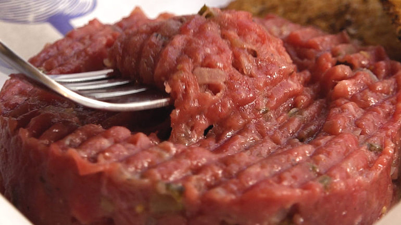 Jednm z nejlepch bister je Nae maso, kde mezi nejoblbenj jdla pat tatark.