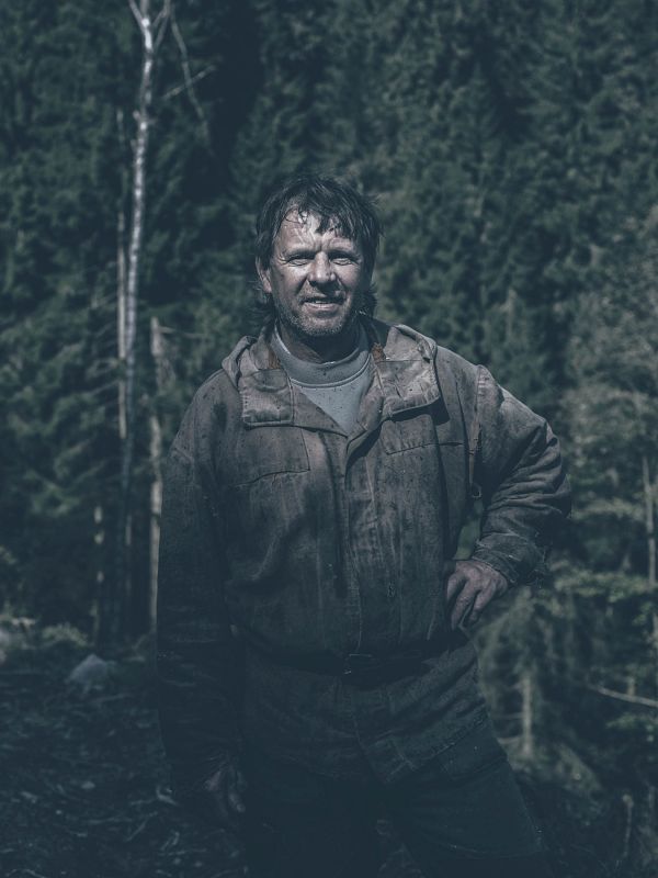 Dřevorubec Lubomír Janas: „Na horách se žilo dobře, ale teď mi je někdy až do breku.“ Foto: Pepa Dvořáček Dřevorubec Lubomír Janas: „Na horách se žilo dobře, ale teď mi je někdy až do breku.“