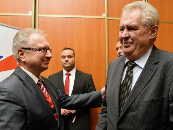 Druh&yacute;m hlavn&iacute;m mluv�&iacute;m akce byl krom� prezidenta republiky Milo&scaron;e Zemana ofici&aacute;ln&iacute; p�edseda SPO, sen&aacute;tor Jan Veleba.
