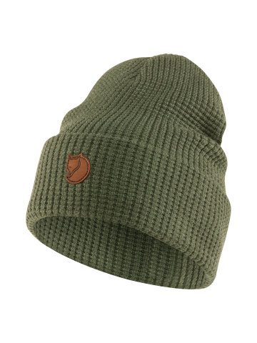 Pohodlná čepice z merino vlny s koženým logem na přední straně doladí každý outfit a stane se věrným parťákem na celou zimu.