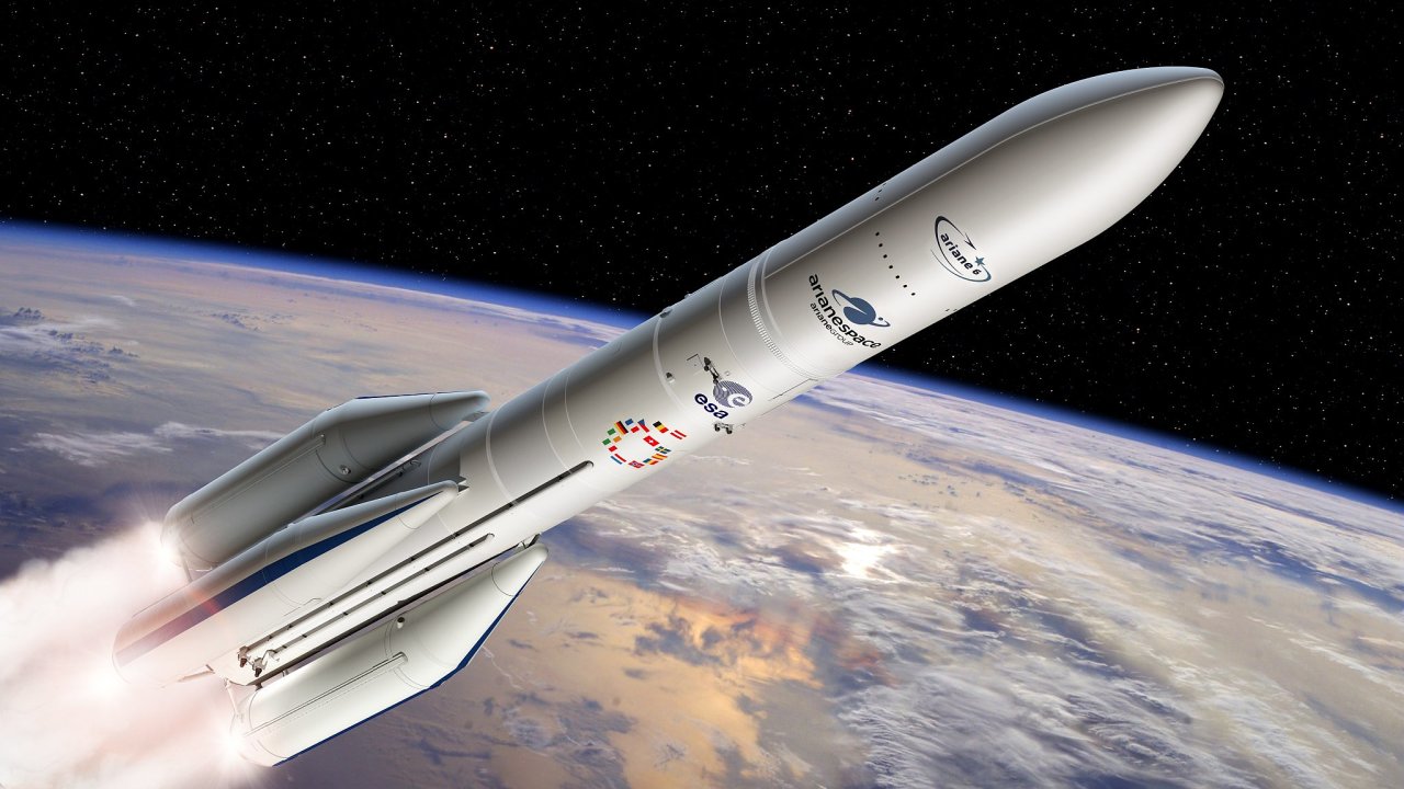 Poèítaèový model dosud nejvìtší evropské rakety Ariane 6, která by mìla vzlétnout v létì pøíštího roku. Na jejím plášti lze díky zapojení èeských firem najít i èeskou vlajku.