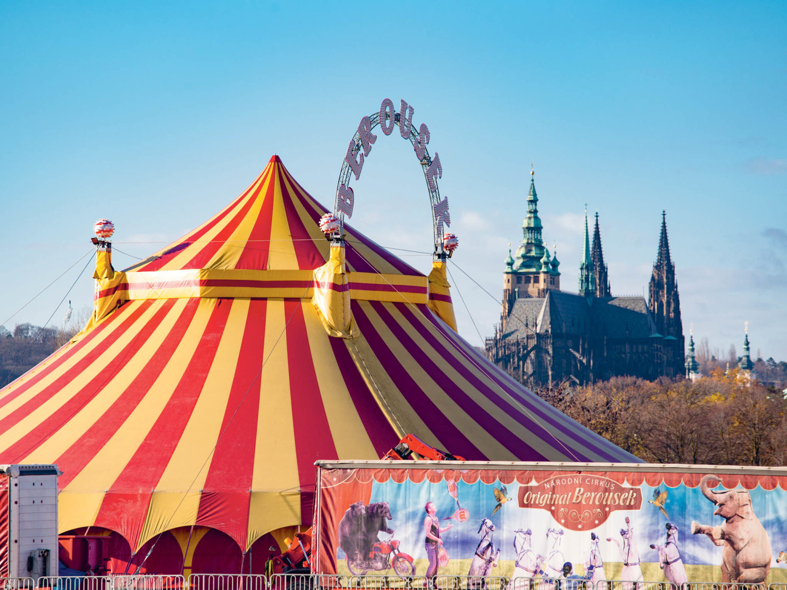 Znm apit Nrodnho cirkusu Berousek Originl u je k vidn jen v zbavnm parku Bylandia.