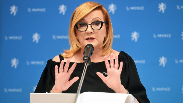 Nový rozpočet je zatím v nedohlednu. Schillerová se upíná k ministerským škrtům a lepší prognóze české ekonomiky