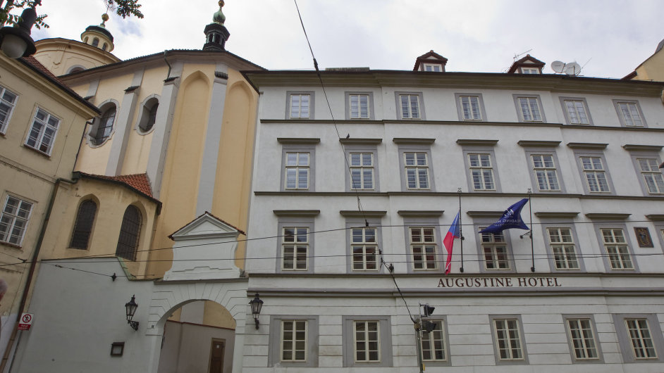 Hotel Augustine na pražské Malé Straně patří mezi ty vůbec nejluxusnější v Praze. Pokoj se tu pronajímá za skoro 500 eur na noc, tedy přes dvanáct tisíc korun.