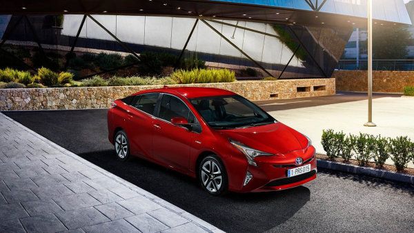 Toyota Prius je nejslavn�j&scaron;&iacute; hybridn&iacute; auto sv�ta. Japonsk&aacute; automobilka te� vedle n&iacute; chyst&aacute; v&yacute;konn&eacute; vozy, poh&aacute;n�n&eacute; v&yacute;hradn� elekt�inou