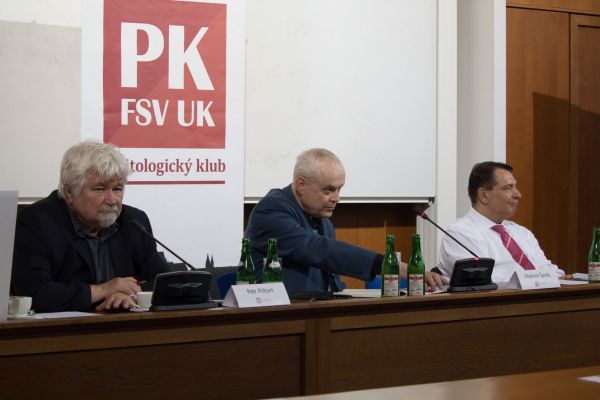 B&yacute;val&iacute; premi&eacute;�i Petr Pithart, Vladim&iacute;r &Scaron;pidla a Ji�&iacute; Paroubek.