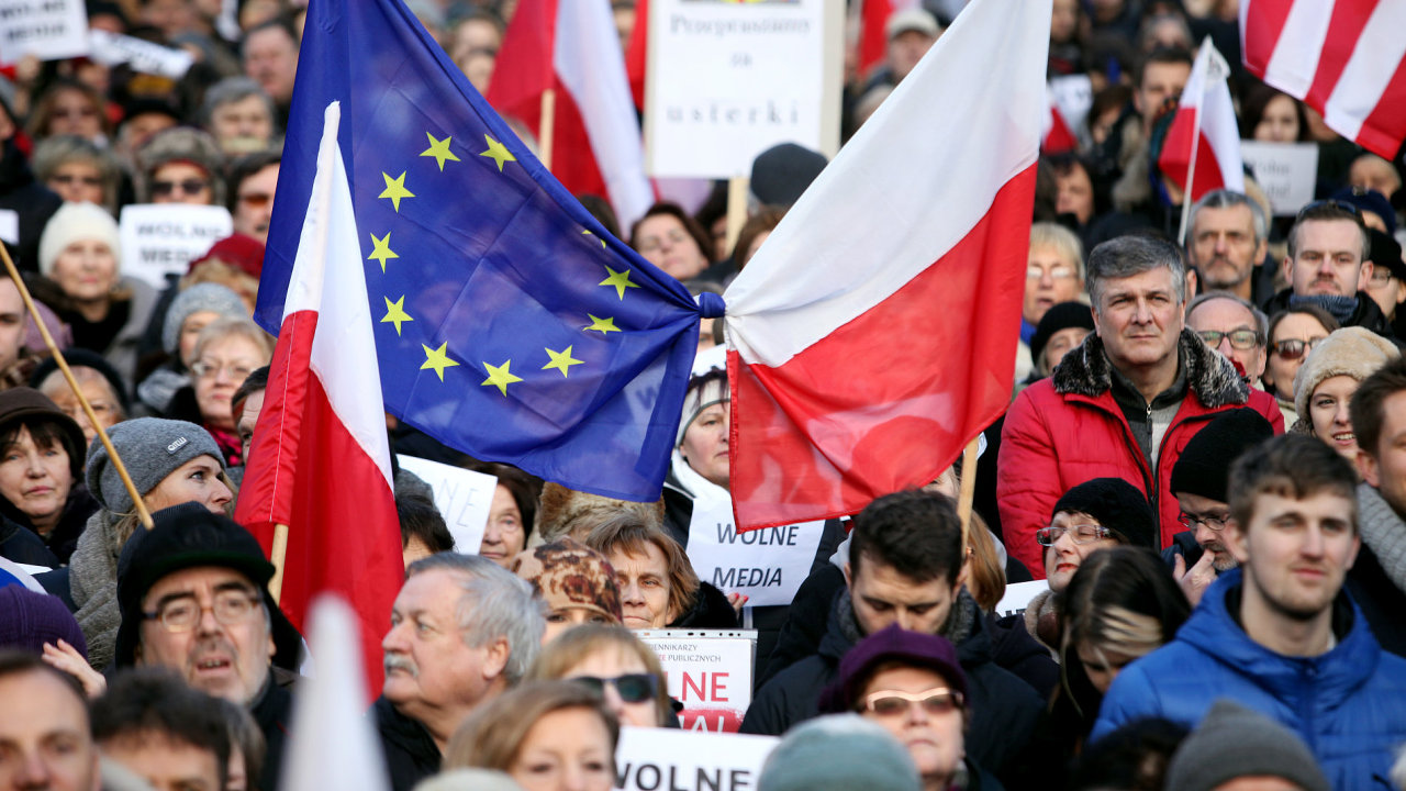 Polsko, vlajky, demonstrace