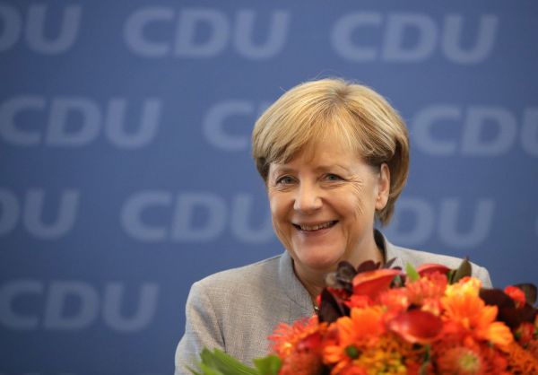 Merkelov&aacute; vyhr&aacute;la volby po �tvrt&eacute; v �ad�. Za�adila se tak po bok historick&yacute;ch osobnost&iacute; n�meck&eacute; politiky - Konrada Adenauera a Helmuta Kohla.